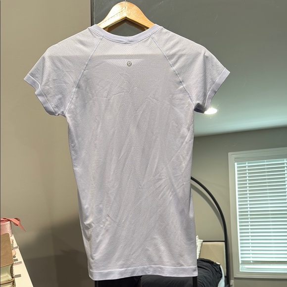 Lululemon Swift Tech Tee/ Size 8 - Picture 2 of 2